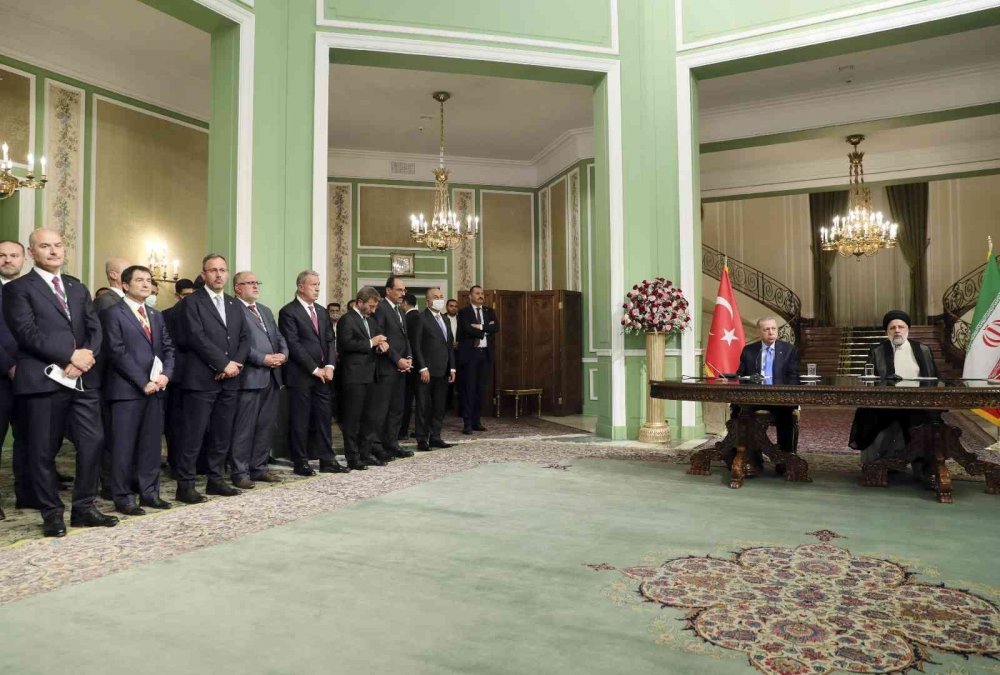 Cumhurbaşkanı Erdoğan, İran Cumhurbaşkanı Reisi'yi Konya 2021'e davet etti
