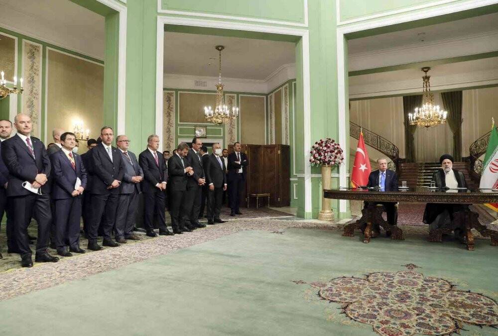 Cumhurbaşkanı Erdoğan, İran Cumhurbaşkanı Reisi'yi Konya 2021'e davet etti