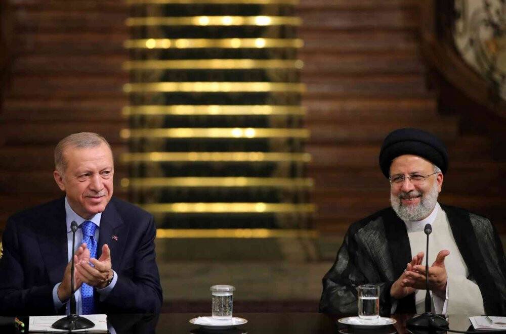 Cumhurbaşkanı Erdoğan, İran Cumhurbaşkanı Reisi'yi Konya 2021'e davet etti
