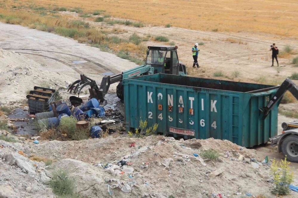 Konya’da çevreye kimyasal atık atan 3 kişiye 38 milyon ceza