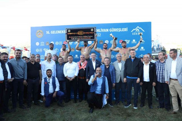 Gökbel Yağlı Güreşlerinde altın kemerin sahibi Cengizhan Şimşek oldu