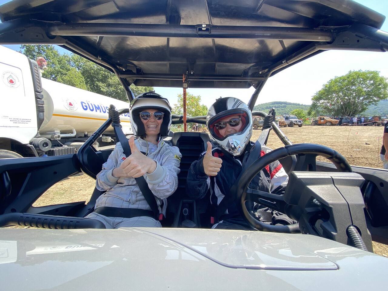 aa-20220720-28459437-28459406-offroad-tutkunu-kadin-pilotlar-pistlerin-tozunu-attiriyor.jpg