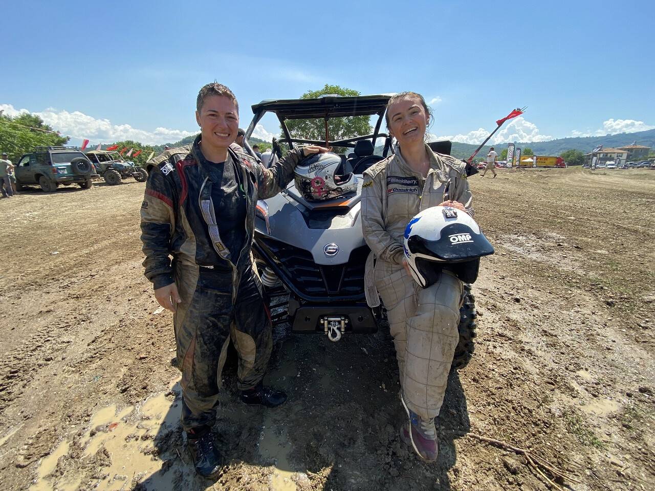aa-20220720-28459437-28459409-offroad-tutkunu-kadin-pilotlar-pistlerin-tozunu-attiriyor.jpg