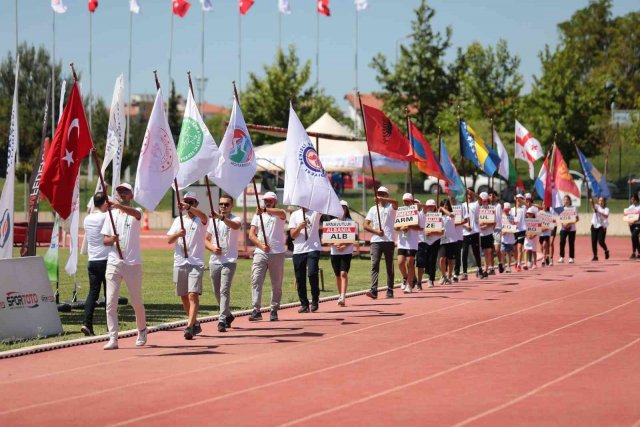 Aydınlı Ayşenur, Balkan Şampiyonası’ndan başarıyla döndü