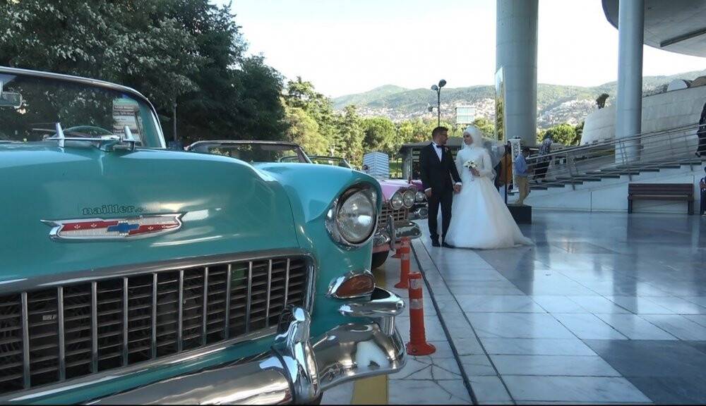 Bu düğün konvoyunu görenler dönüp bir daha baktı...