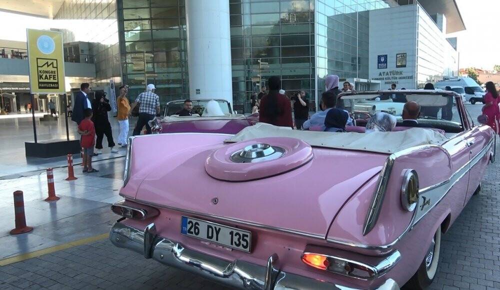 Bu düğün konvoyunu görenler dönüp bir daha baktı...