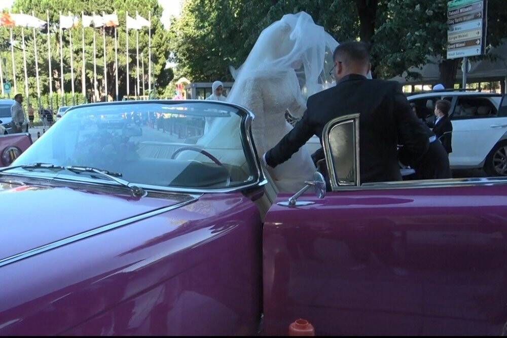 Bu düğün konvoyunu görenler dönüp bir daha baktı...