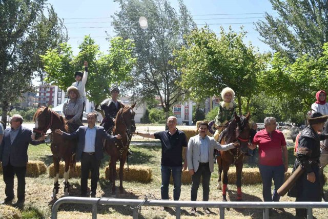 Dursunbey’de Atlı Okçuluk Türkiye Şampiyonası heyecanı