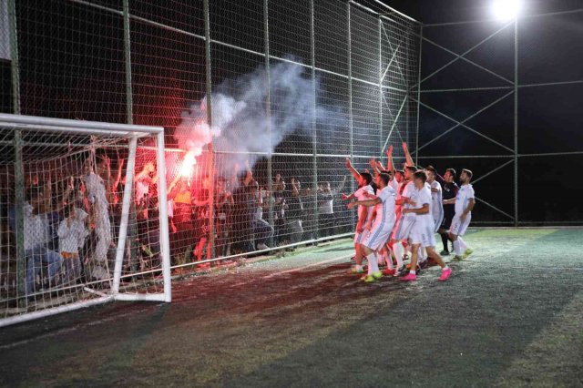 Yörükyenicesi Nejat Biyediç futbol turnuvası şampiyonu Çekrice Mahallesi