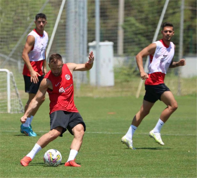 FT Antalyaspor, hazırlıklarını tesislerinde sürdürdü