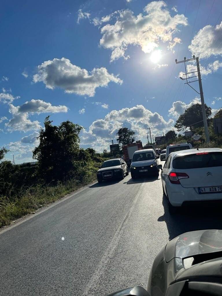 iki otomobil çarpıştı: 6 yaralı