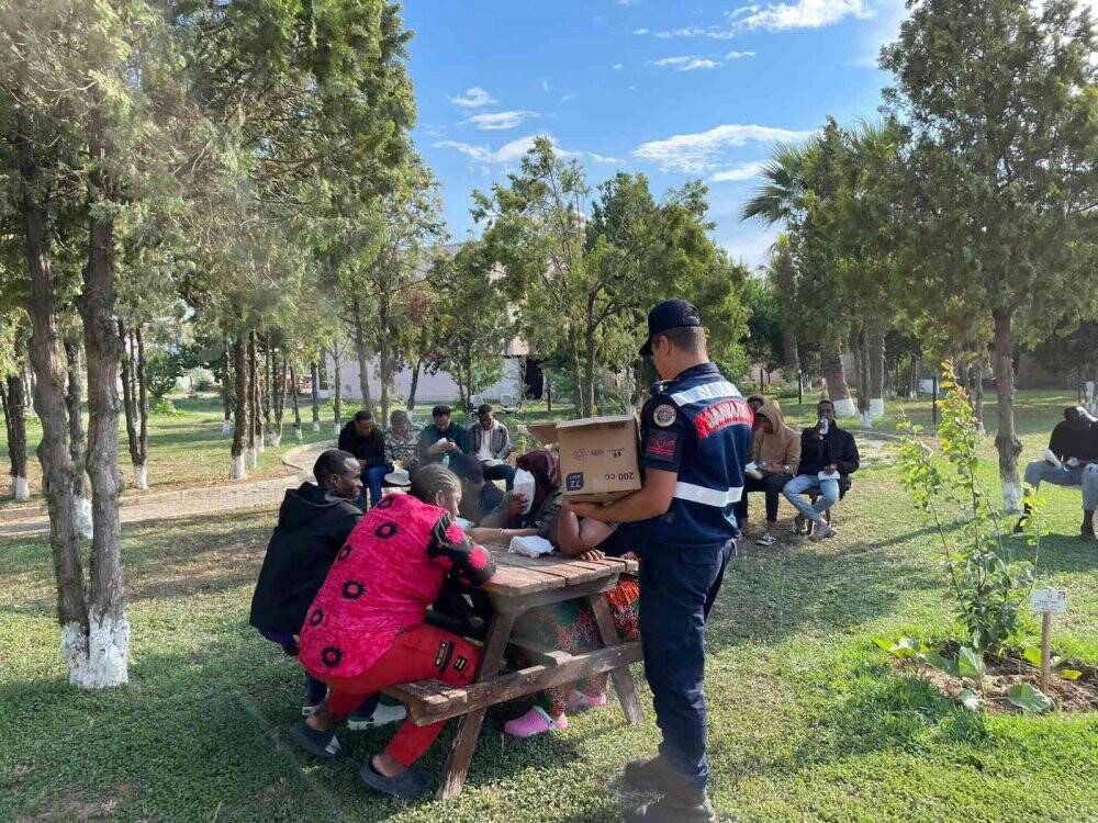 İzmir’de 775 düzensiz göçmen ve 7 organizatör yakalandı