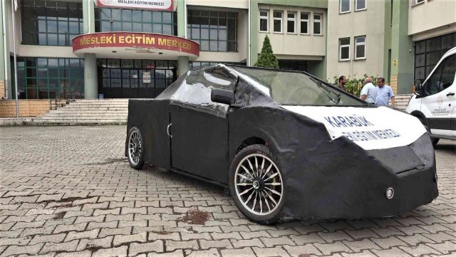 Karabük’te öğrenciler TEKNOFEST için ikinci elektrikli arabayı tasarladı