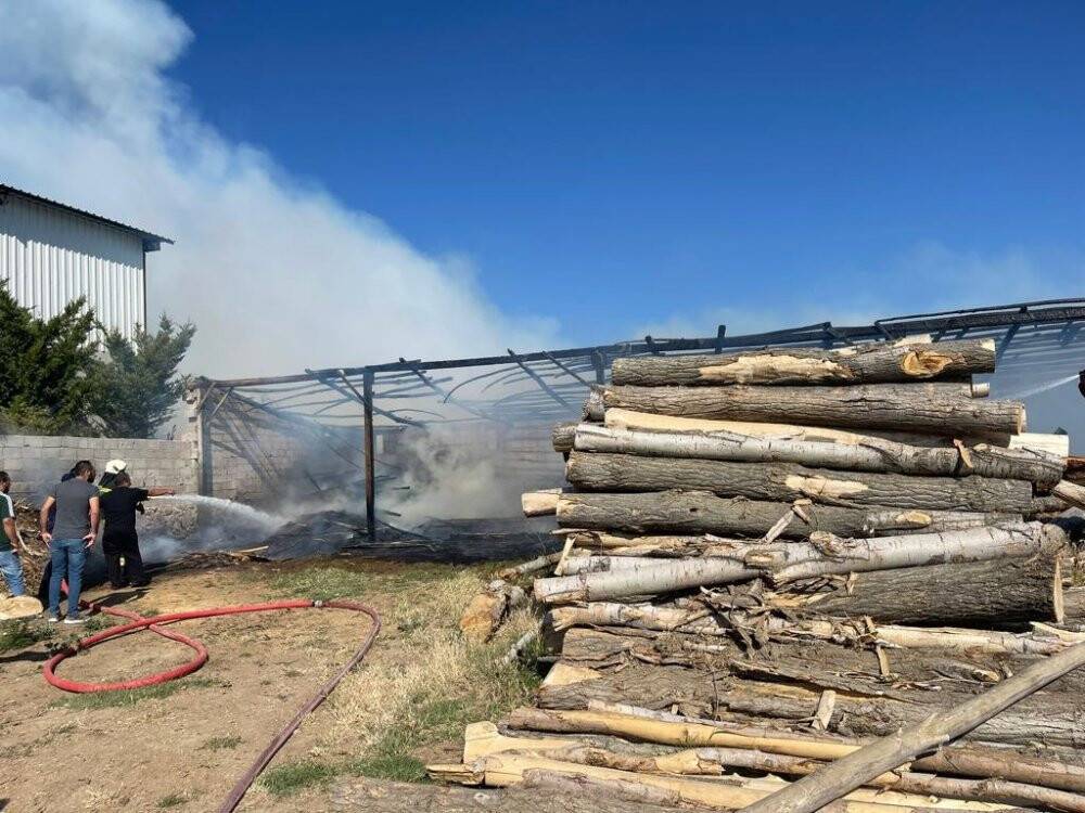 Kereste atölyesindeki yangın büyümeden söndürüldü