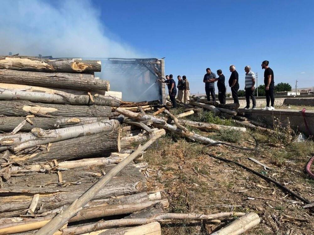 Kereste atölyesindeki yangın büyümeden söndürüldü
