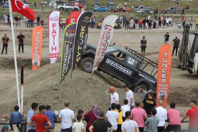 Çarşamba’da off-road yarışları nefes kesti