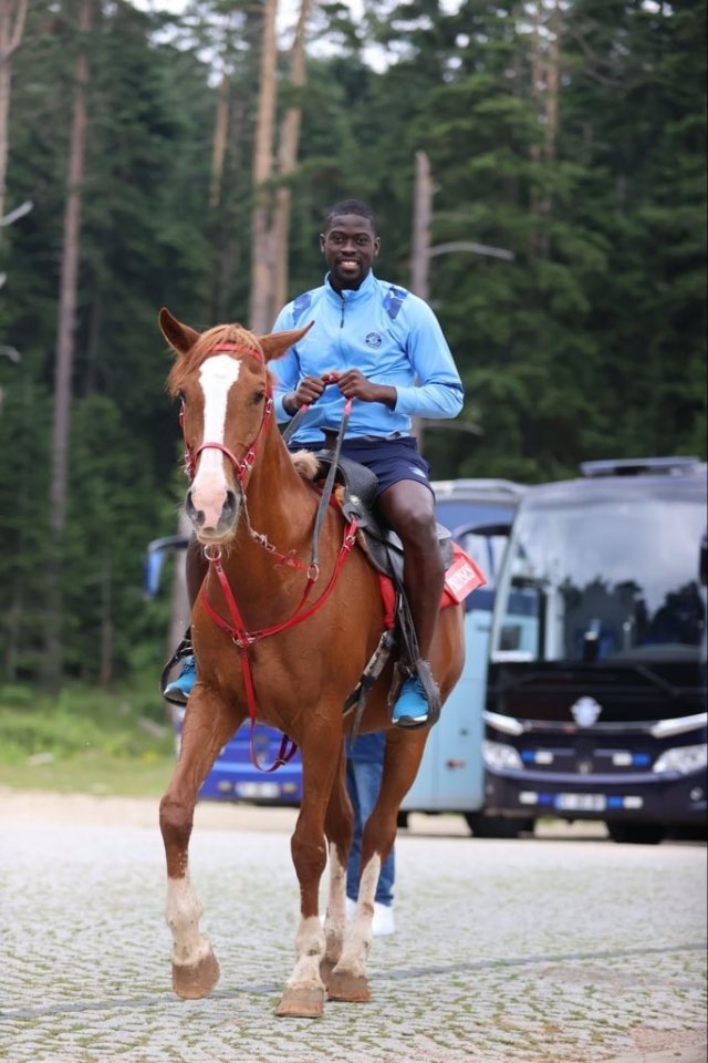 Ndiaye’den Belhanda itirafı: “Başka yere imza atarsam beni öldüreceğini söyledi”