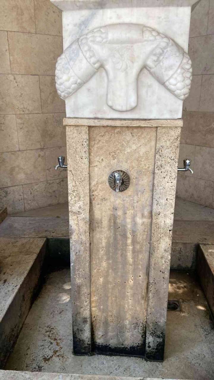 Abdest bahanesiyle gelip camilerin muslukları çaldılar