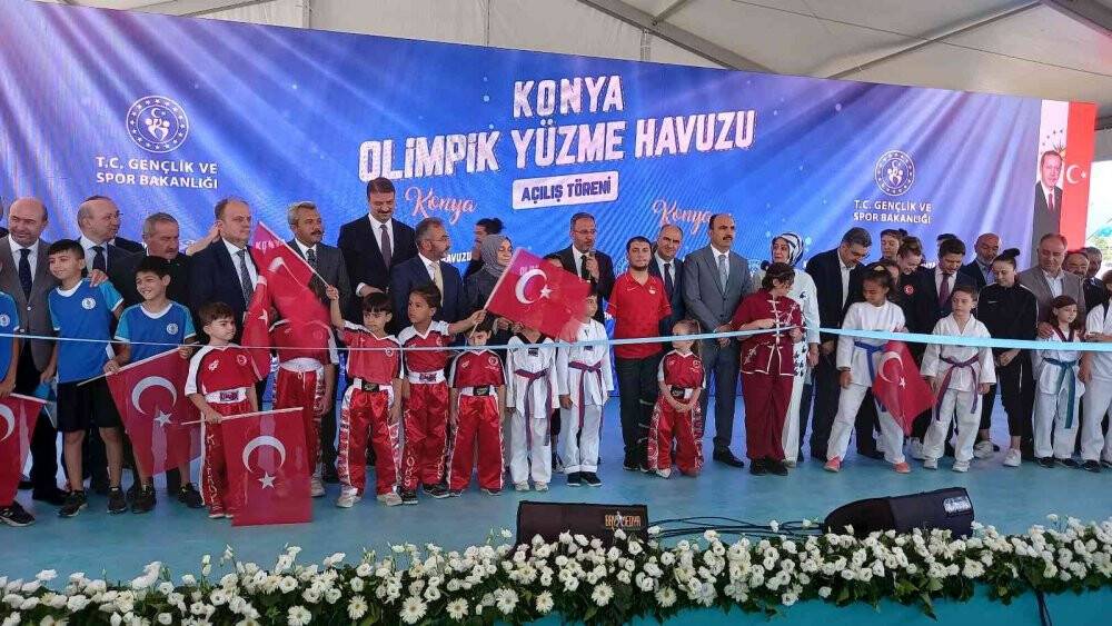 Gençlik ve Spor Bakanı Kasapoğlu, Konya'da "Olimpik Yüzme Havuzu" açılışına katıldı