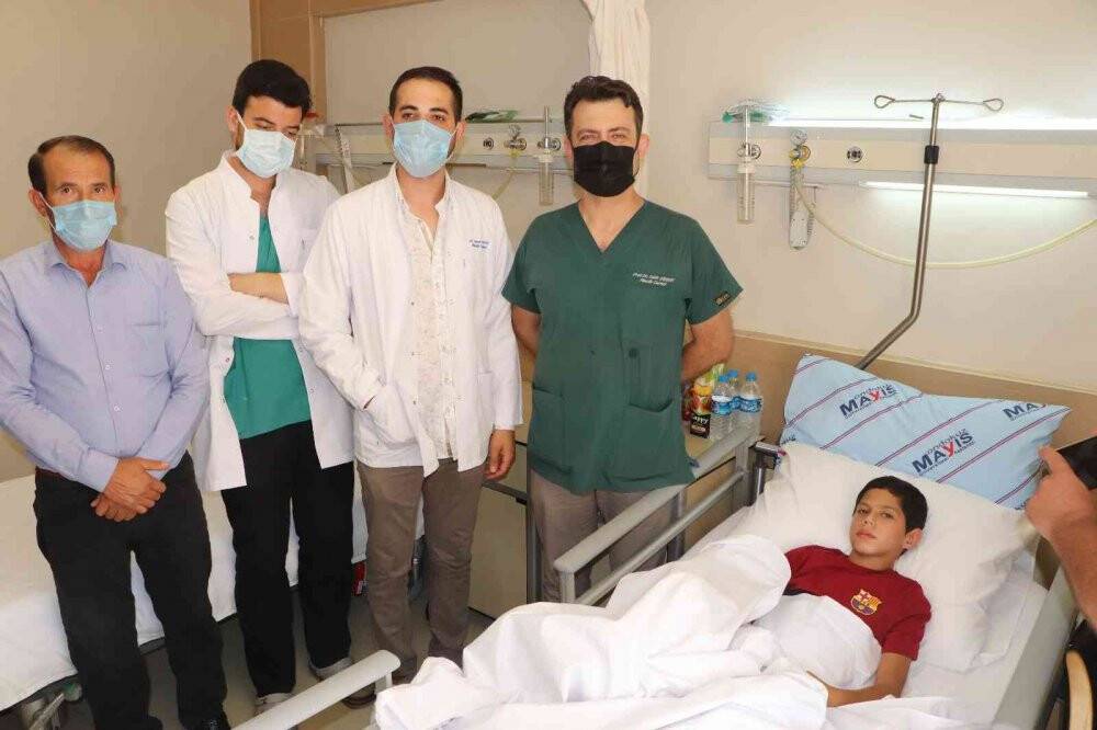 Orak makinesinde kopan ayağı yerini dikildi