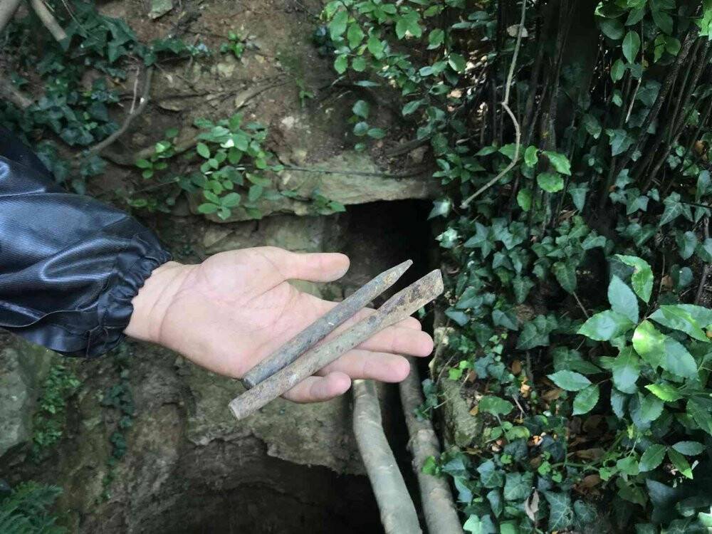 Üsküdar’da keşfedilmemiş 7 asırlık gizli tüneli defineciler talan etti