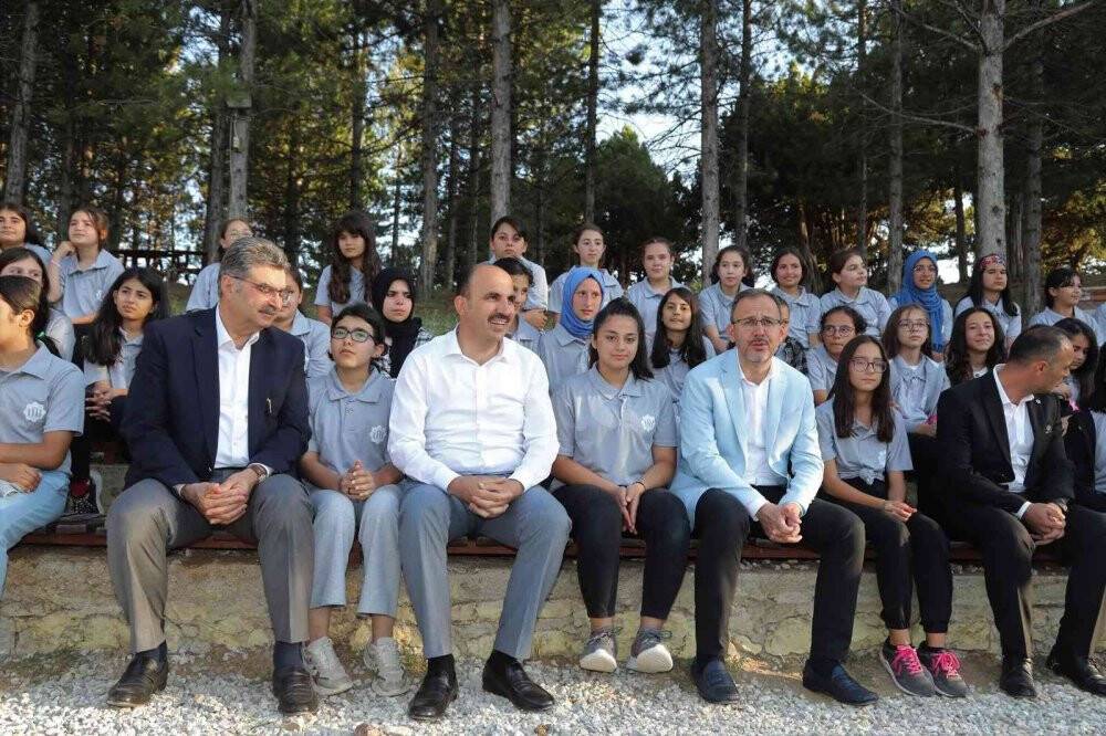 Bakan Kasapoğlu Atabey Gençlik Kampı’nda gençlerle buluştu