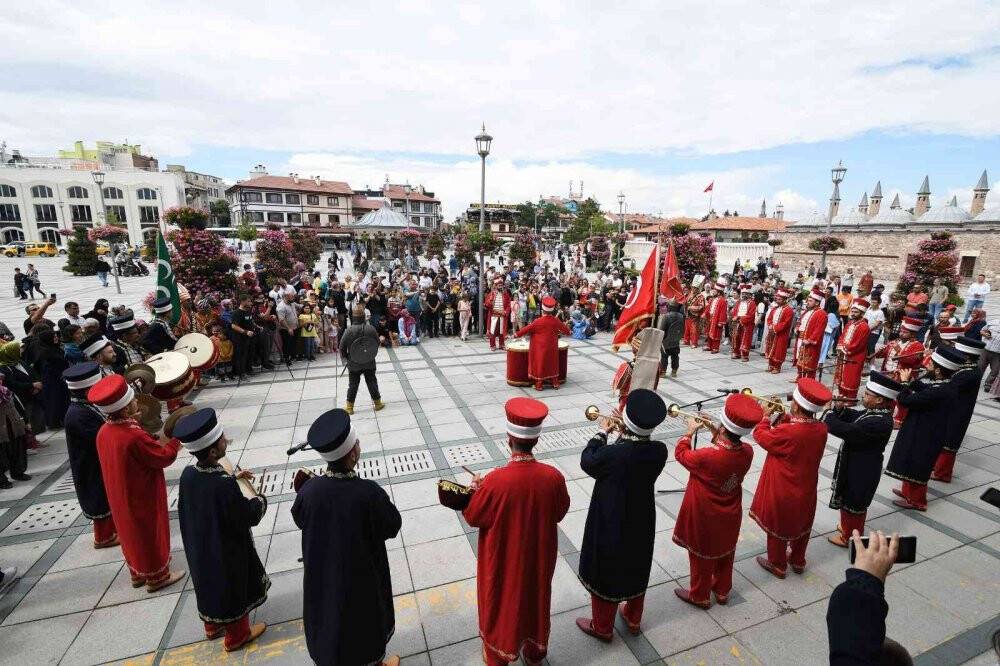 Konya Büyükşehir Mehter Takımı her hafta vatandaşlarla buluşuyor