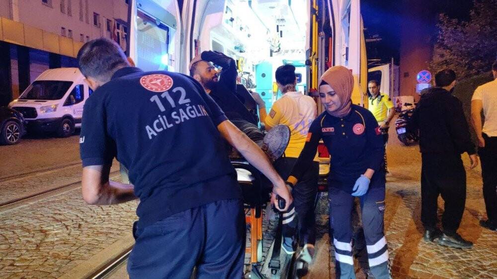 Seyir halindeki motosikletten düştü