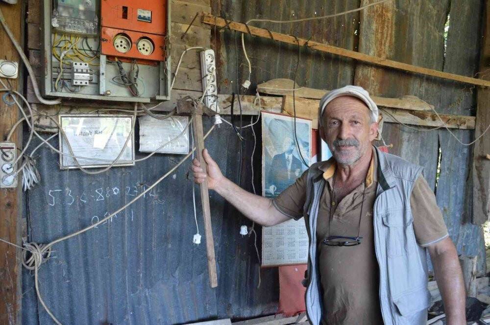 Girdikleri atölyedeki bazı eşyaların yanı sıra elektrik tesisatını bile çaldılar