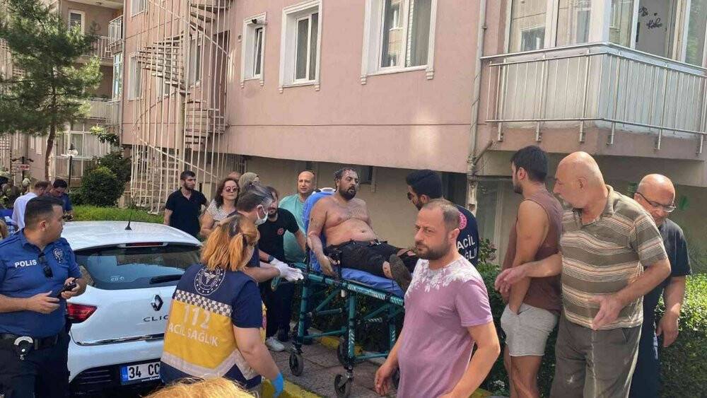 İstanbul'da apartmanda doğalgaz patlaması: 1’i ağır 3 yaralı