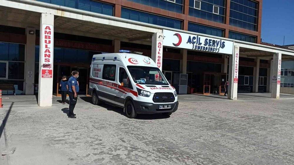 Saman balyası yüklü kamyondan tele takılıp düştü