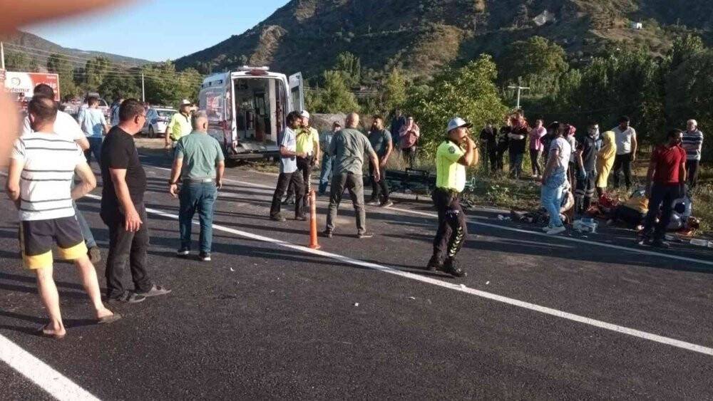 Tarım işçilerini taşıyan minibüs kaza yaptı: 1’i ağır 12 yaralı