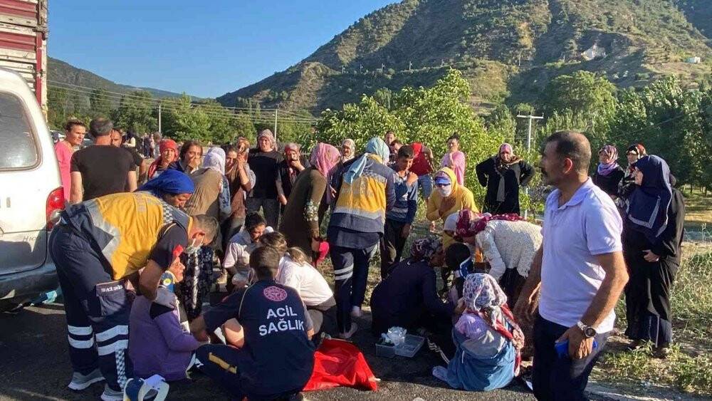 Tarım işçilerini taşıyan minibüs kaza yaptı: 1’i ağır 12 yaralı