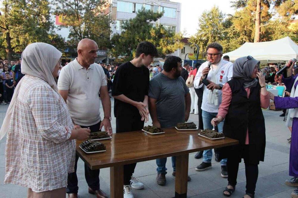 Yaprak festivali renkli görüntülerle başladı