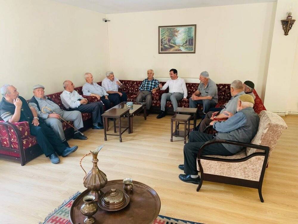 Başkan Hasan Kılca, Emekli Konağı’nda vatandaşlarla bir araya geldi