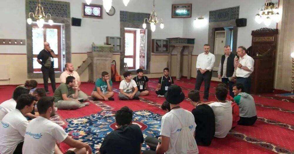 İlçenin tarihi yerlerini gezdiler