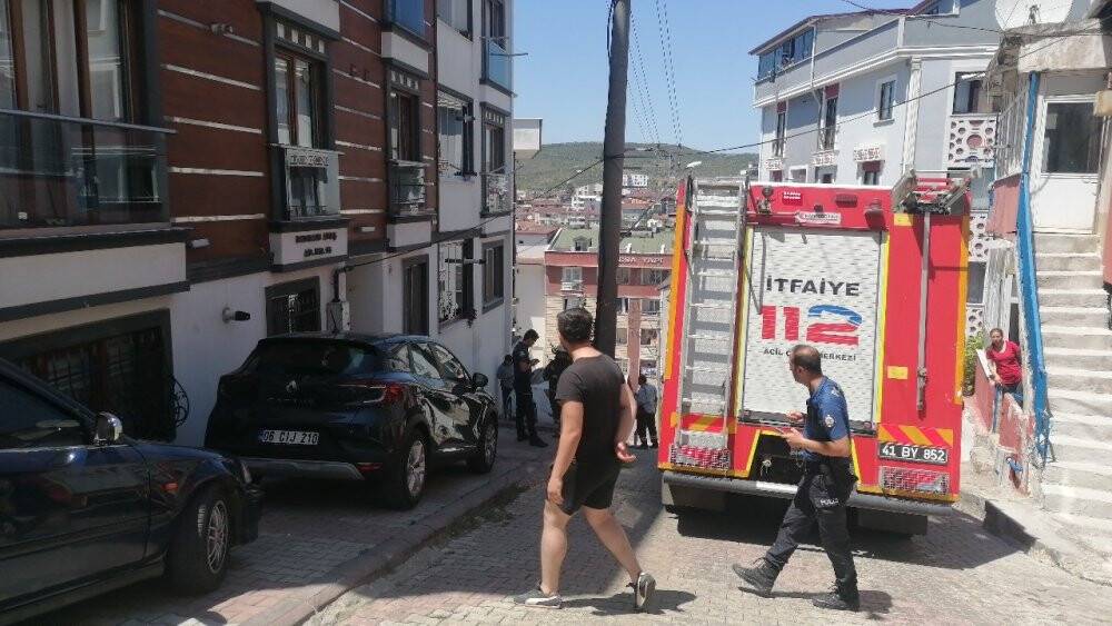 Ocakta unutulan yemek yangın çıkardı