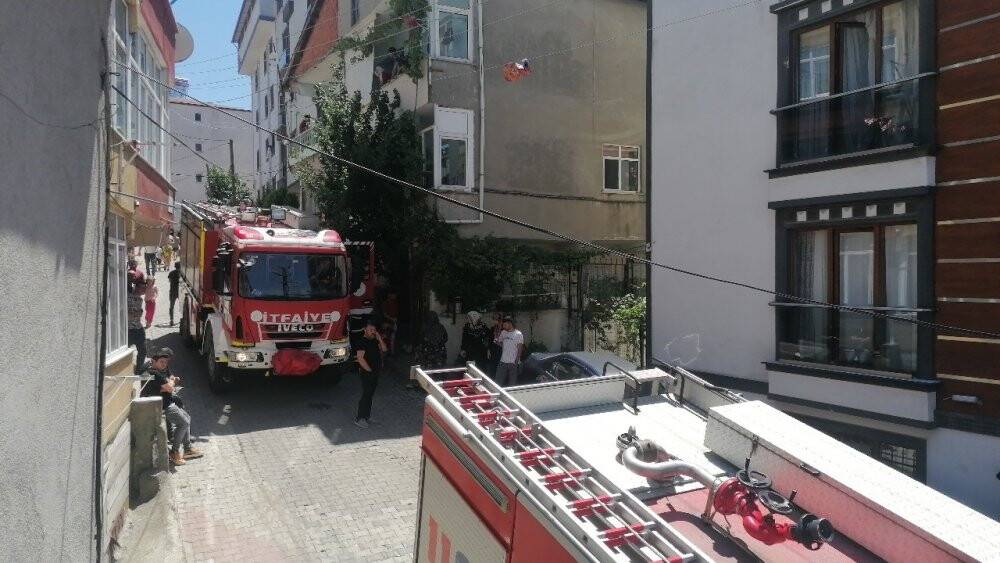 Ocakta unutulan yemek yangın çıkardı