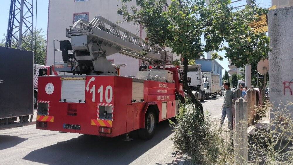 Ocakta unutulan yemek yangın çıkardı