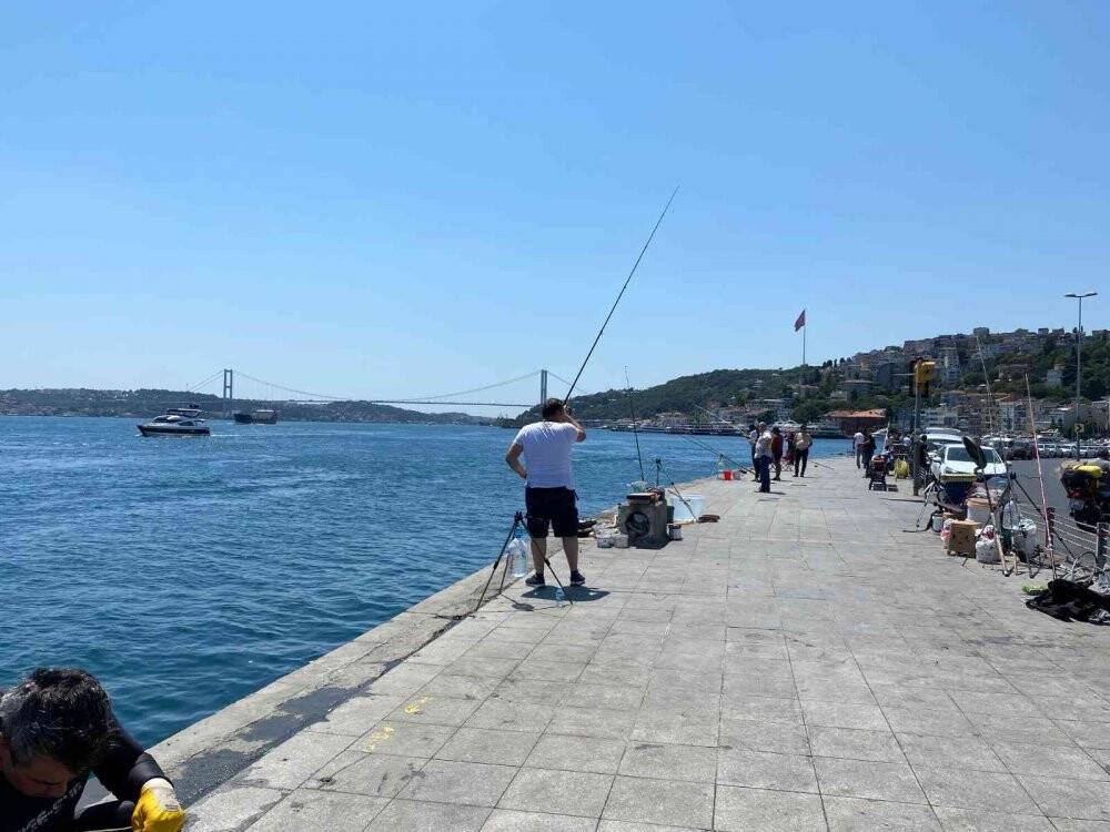 Sıcak havanın tadını sahile akın eden vatandaşlar çıkardı
