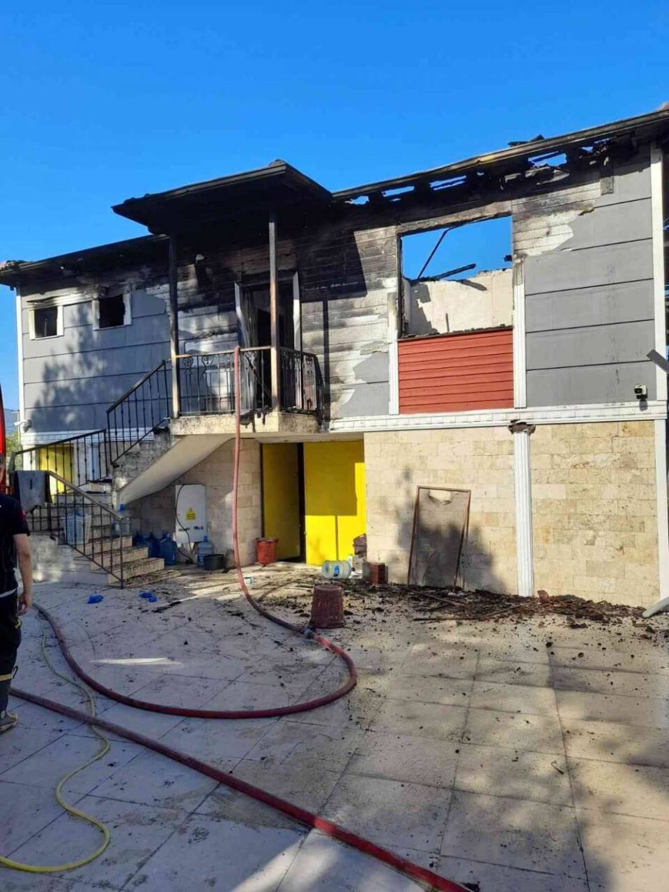 Yangında ev küle döndü