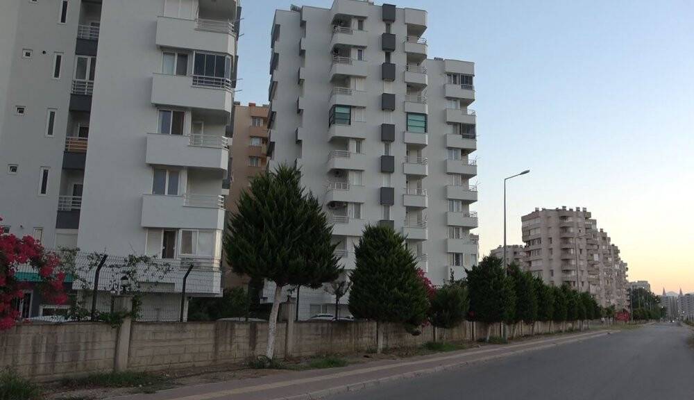 Çöp evde kilitli bulunan çocuk sosyal hizmetlere teslim edildi