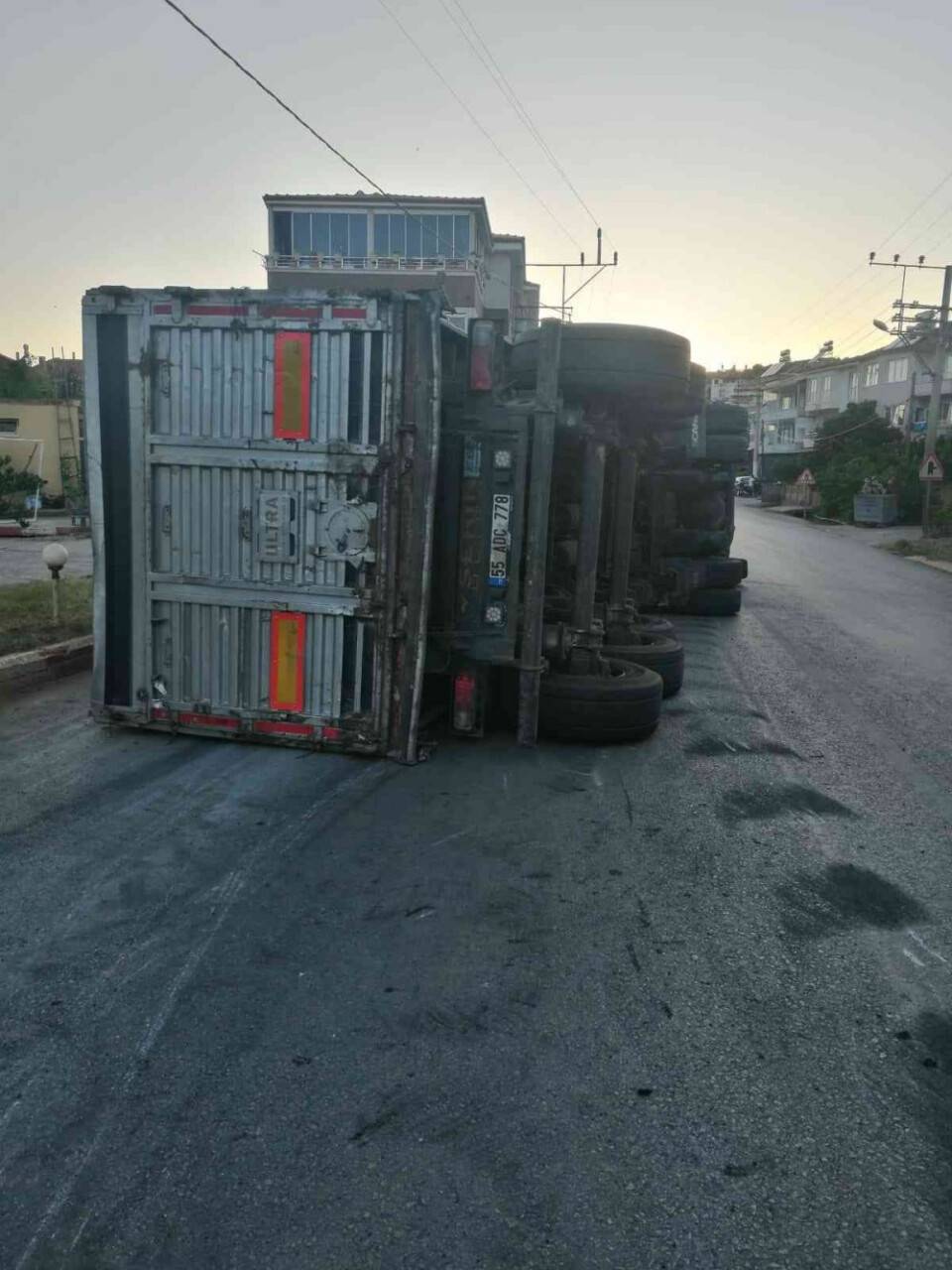 Facia teğet geçti...O anlar kamerada