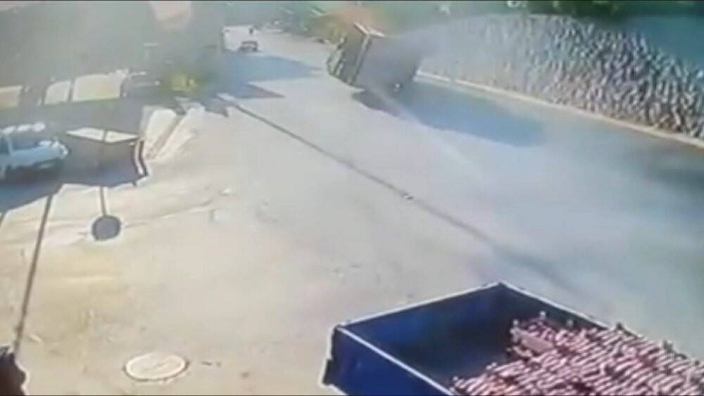 Facia teğet geçti...O anlar kamerada