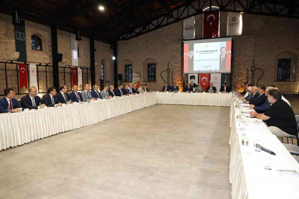 Konya’da "Sosyal Politikalarda 7 Bölge 7 İl Projesi" toplantısı yapıldı