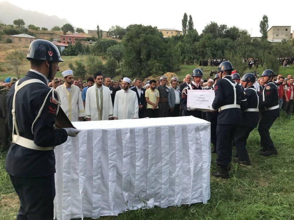 Pençe-Yıldırım Harekatı’nda şehit düşen 4 güvenlik korucusu son yolculuğuna uğurlandı