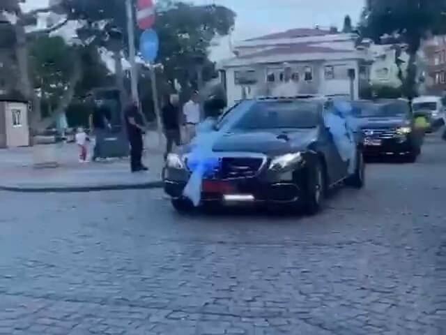 Valinin makam aracı, şehit kardeşinin sünnet arabası oldu