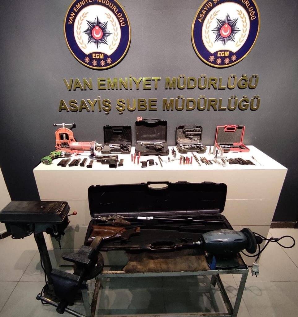 Van’da değişik suçlardan 19 kişi tutuklandı