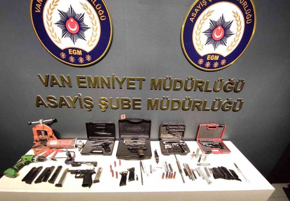 Van’da değişik suçlardan 19 kişi tutuklandı