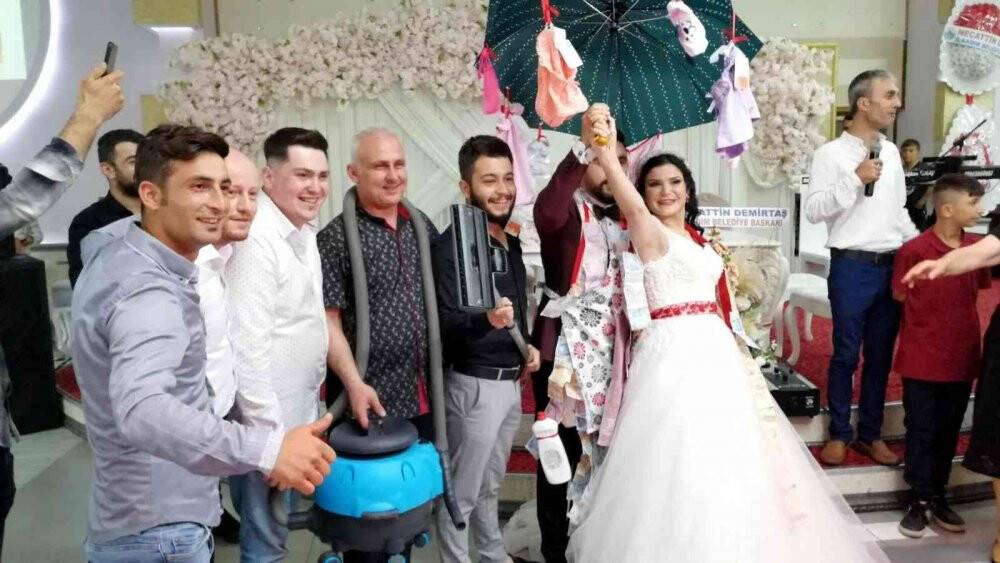 Düğünde damada şok